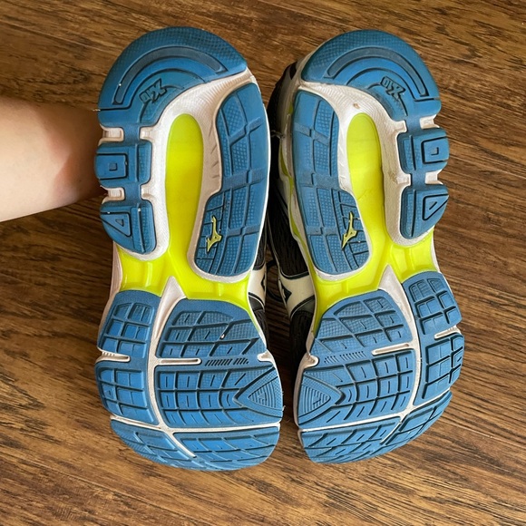 Mens mizuno shoes - Picture 4 of 6